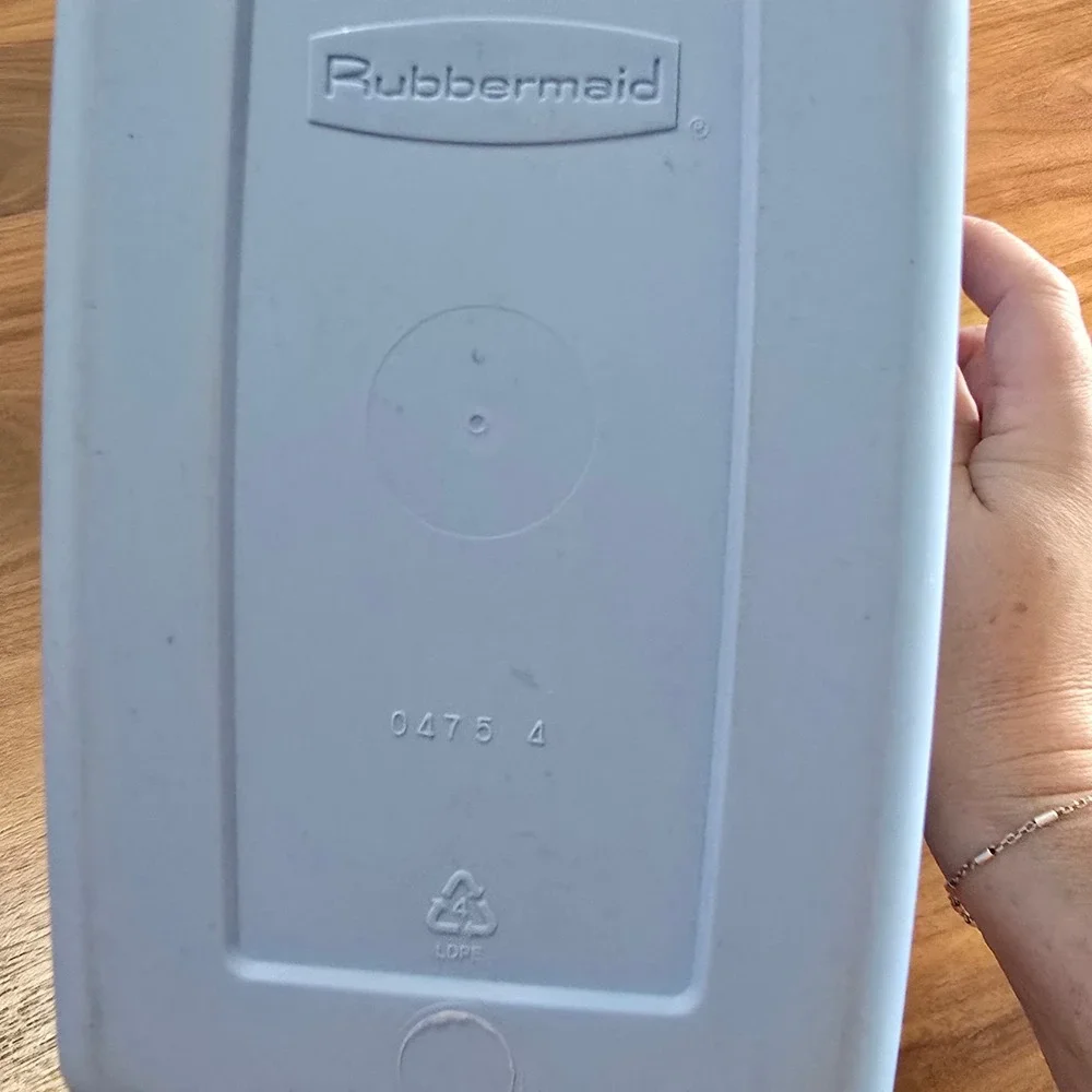 Rubbermaid Roughneck Storage Tote Small Plastic Bin Lid Blue 0475 4 Durable Home